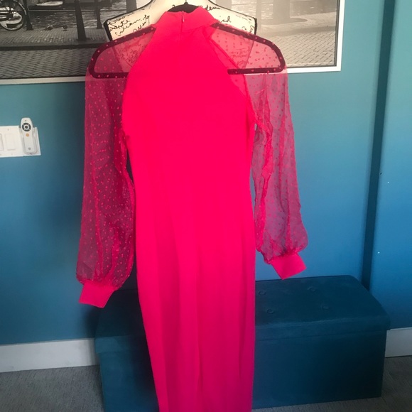 Hot pink long dress with mesh arms - Picture 5 of 7